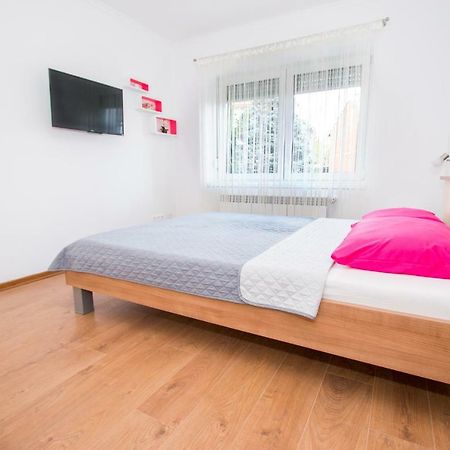 Nada Apartment คาร์โลวัตส์ ภายนอก รูปภาพ