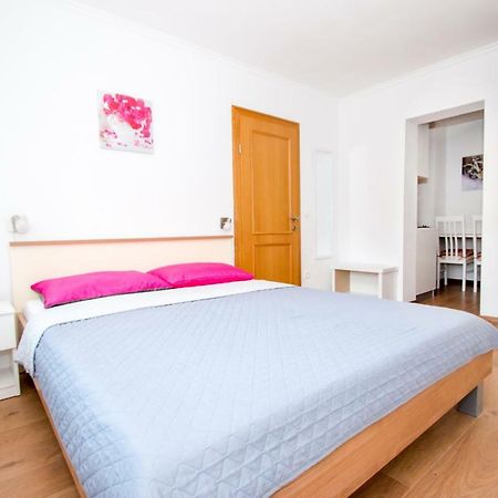 Nada Apartment คาร์โลวัตส์ ภายนอก รูปภาพ