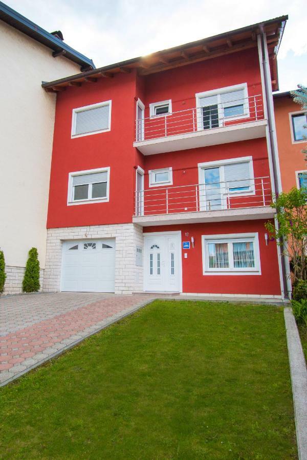 Nada Apartment คาร์โลวัตส์ ภายนอก รูปภาพ