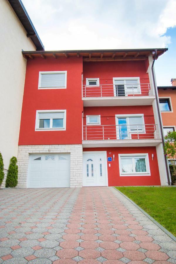 Nada Apartment คาร์โลวัตส์ ภายนอก รูปภาพ