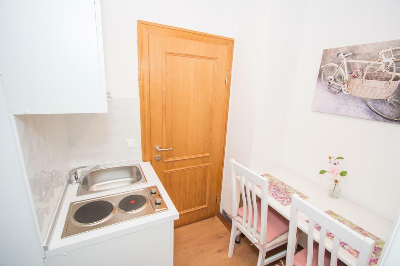 Nada Apartment คาร์โลวัตส์ ภายนอก รูปภาพ