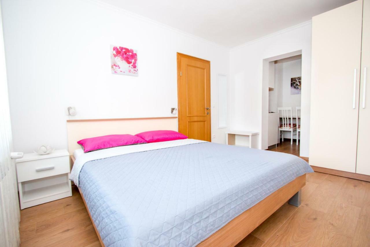Nada Apartment คาร์โลวัตส์ ภายนอก รูปภาพ
