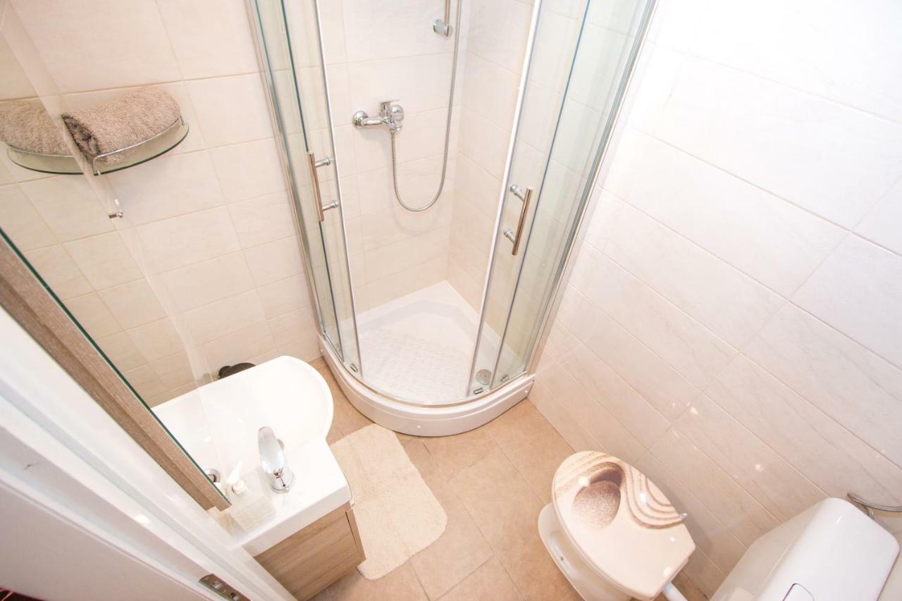 Nada Apartment คาร์โลวัตส์ ภายนอก รูปภาพ
